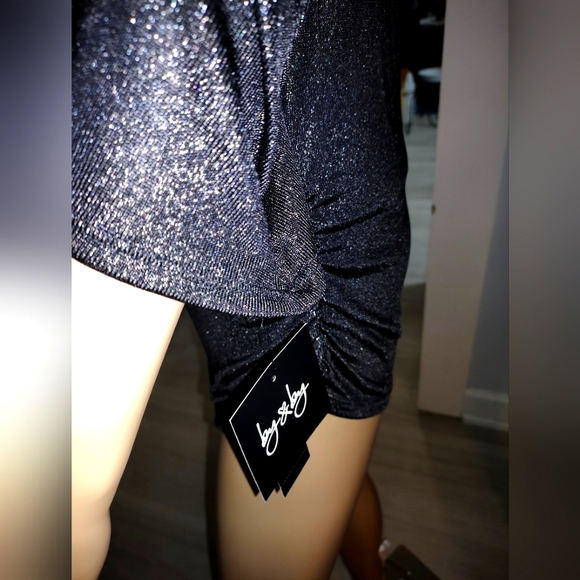 Beautiful Off the shoulder sweater so soft - Picture 4 of 6